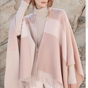 NWT SOIA & KYO woven scarfigan with fringe